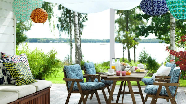 A Bright Fix for a Shady Patio