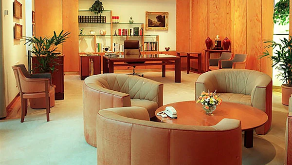 PM Chooses Scottish Leather Chairs