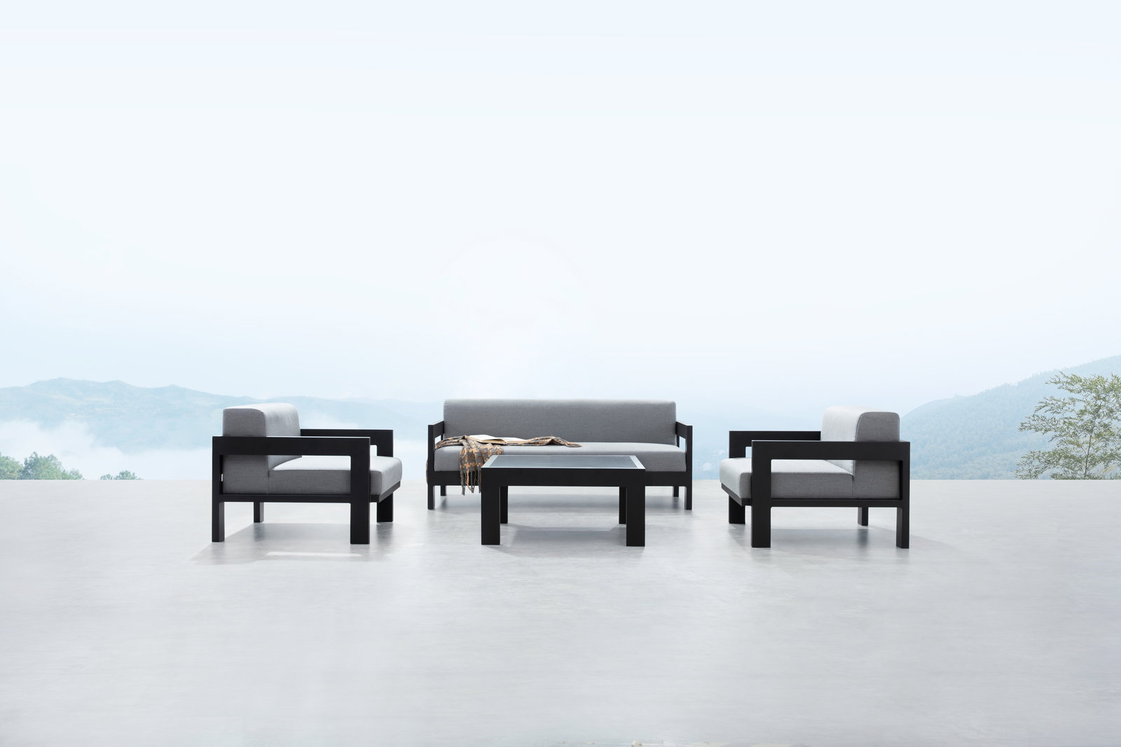 New Noosa Black Outdoor Lounge Set 2+1+1 With Coffee Table