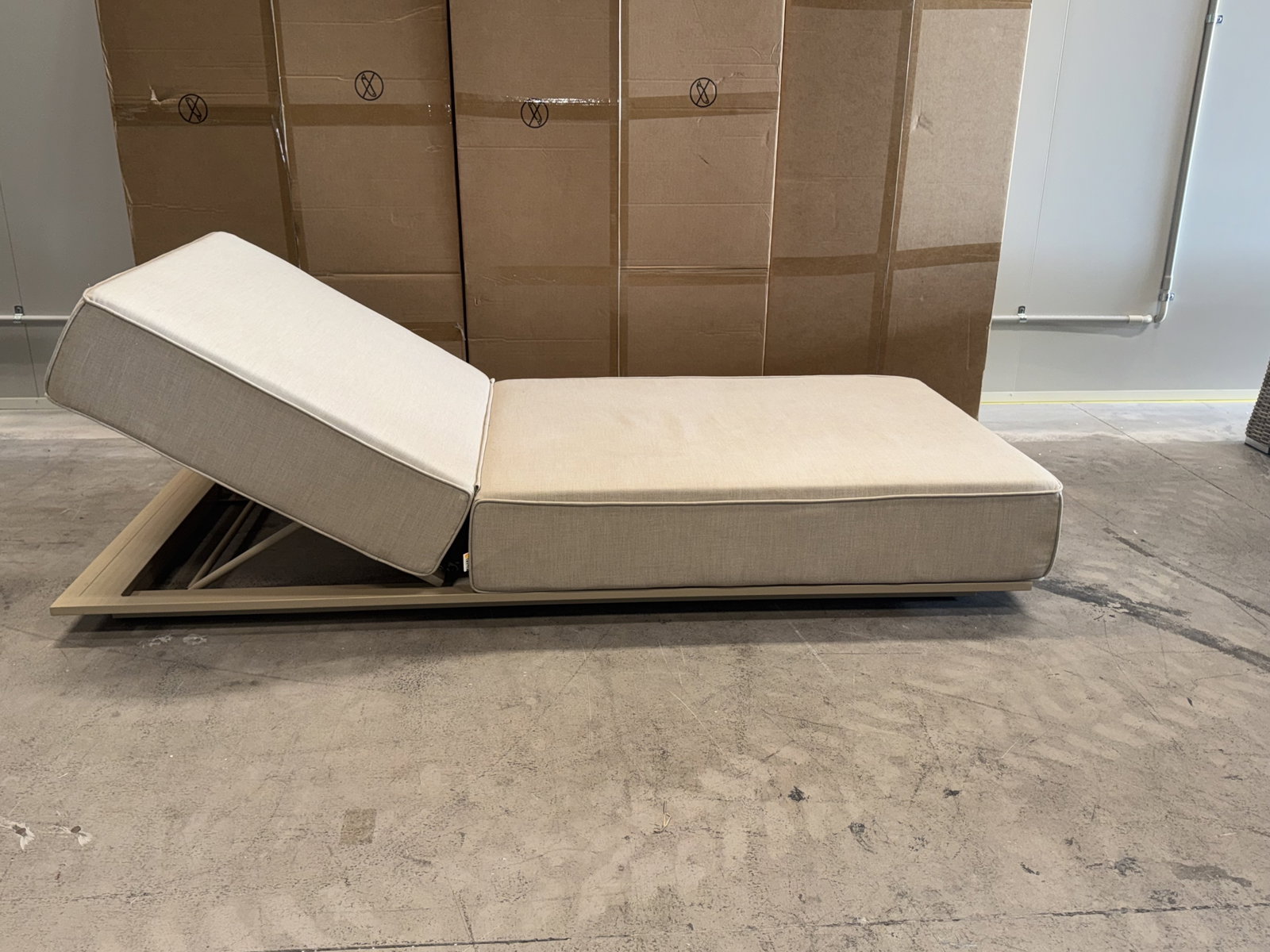 LAGUNA LATTE Outdoor Sunlounge (Fabric Colour: Sand Acrylic Fabric, Frame Colour: Latte Frame) 1