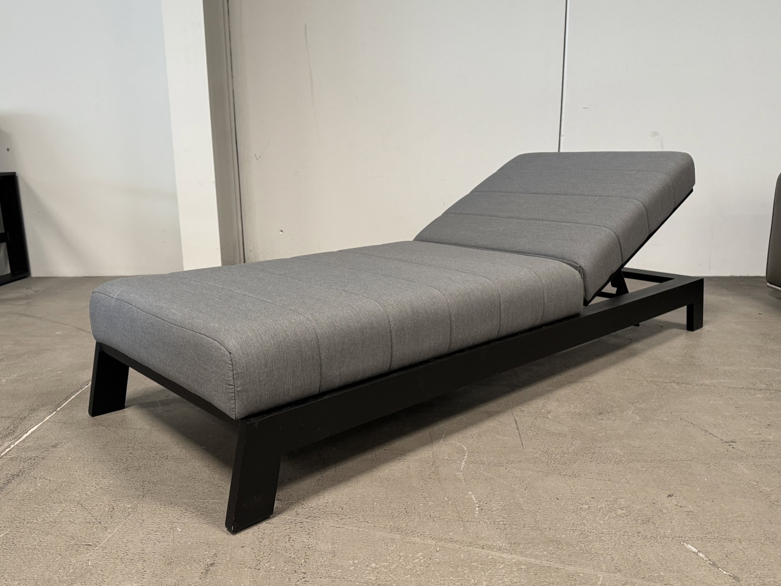 NEW NOOSA BLACK Outdoor Fabric Sun Lounge (Frame And Fabric: Black Frame With Flanelle Fabric) 1