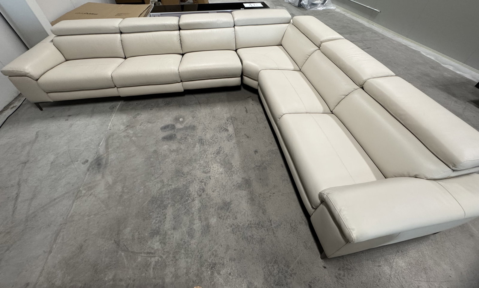 CARLISLE LEATHER Corner Lounge With Two Recliners 1