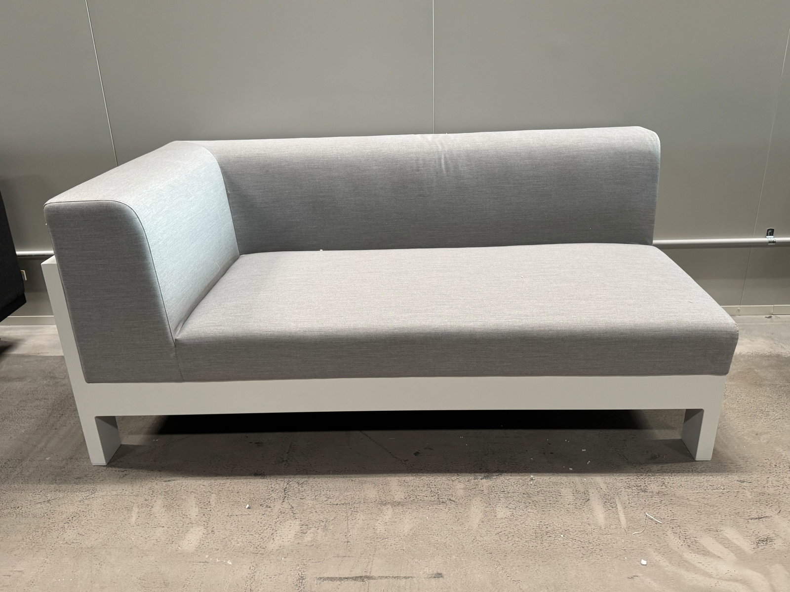 NEW NOOSA WHITE Outdoor Two Seat One Arm Module (Frame And Fabric: White Frame With Lead Chine Fabric) 1