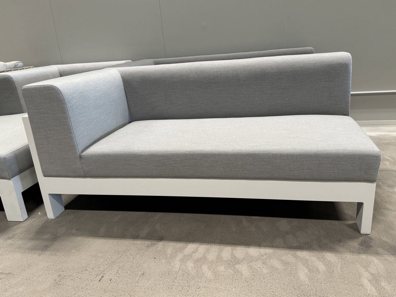 NEW NOOSA WHITE OUTDOOR CHAISE MODULE W/ LHF ARM 1