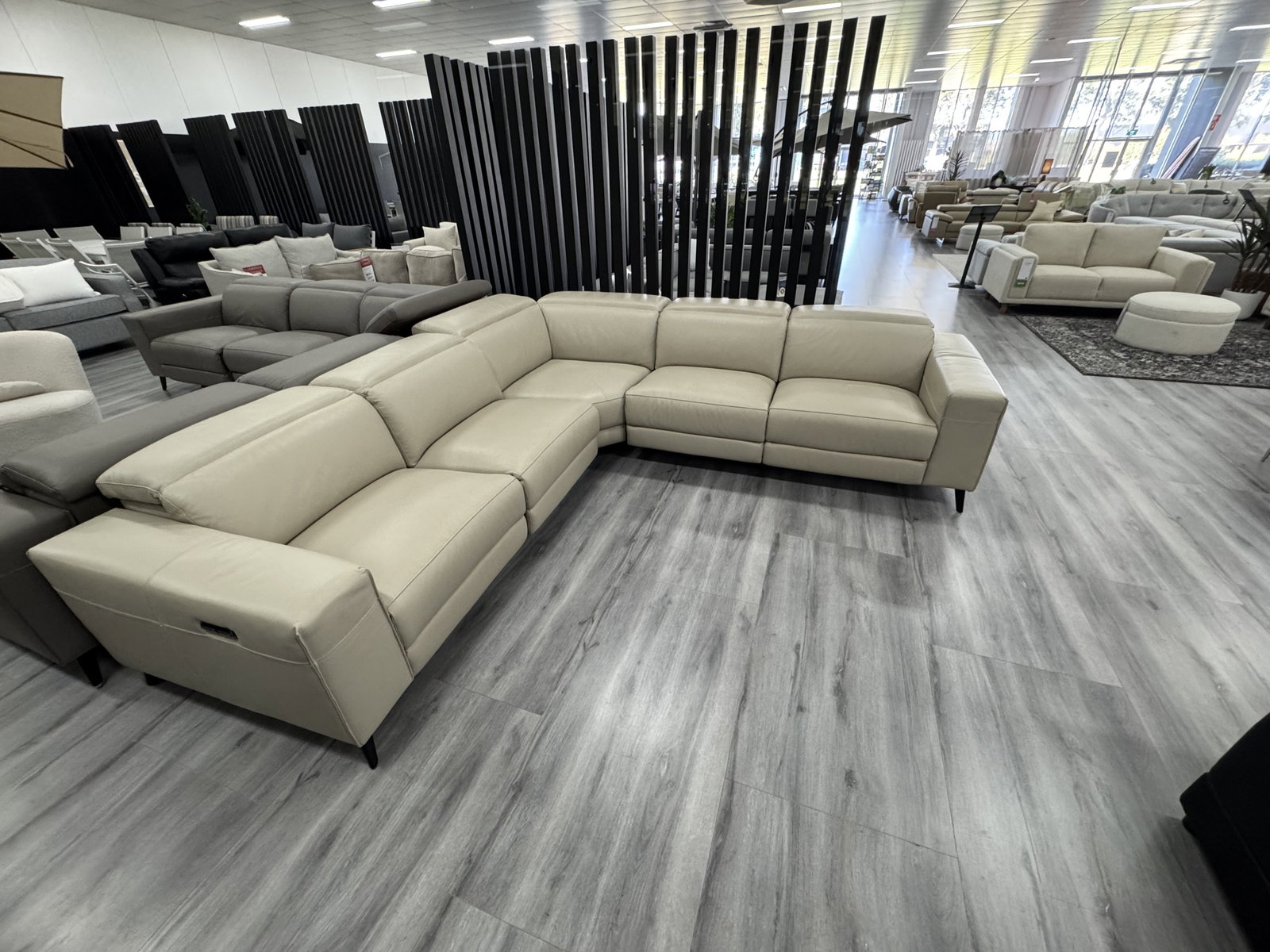 STIRLING LEATHER RECLINER CNR LOUNGE PLATINUM 1