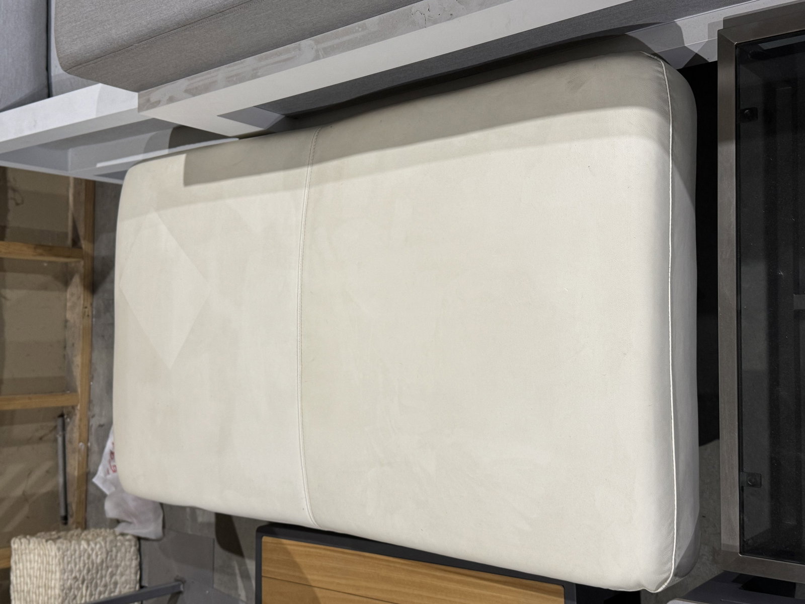 LEXINGTON LEATHER OTTOMAN 100X100X45 (MAIN COLOUR: STANDARD WHIT 1