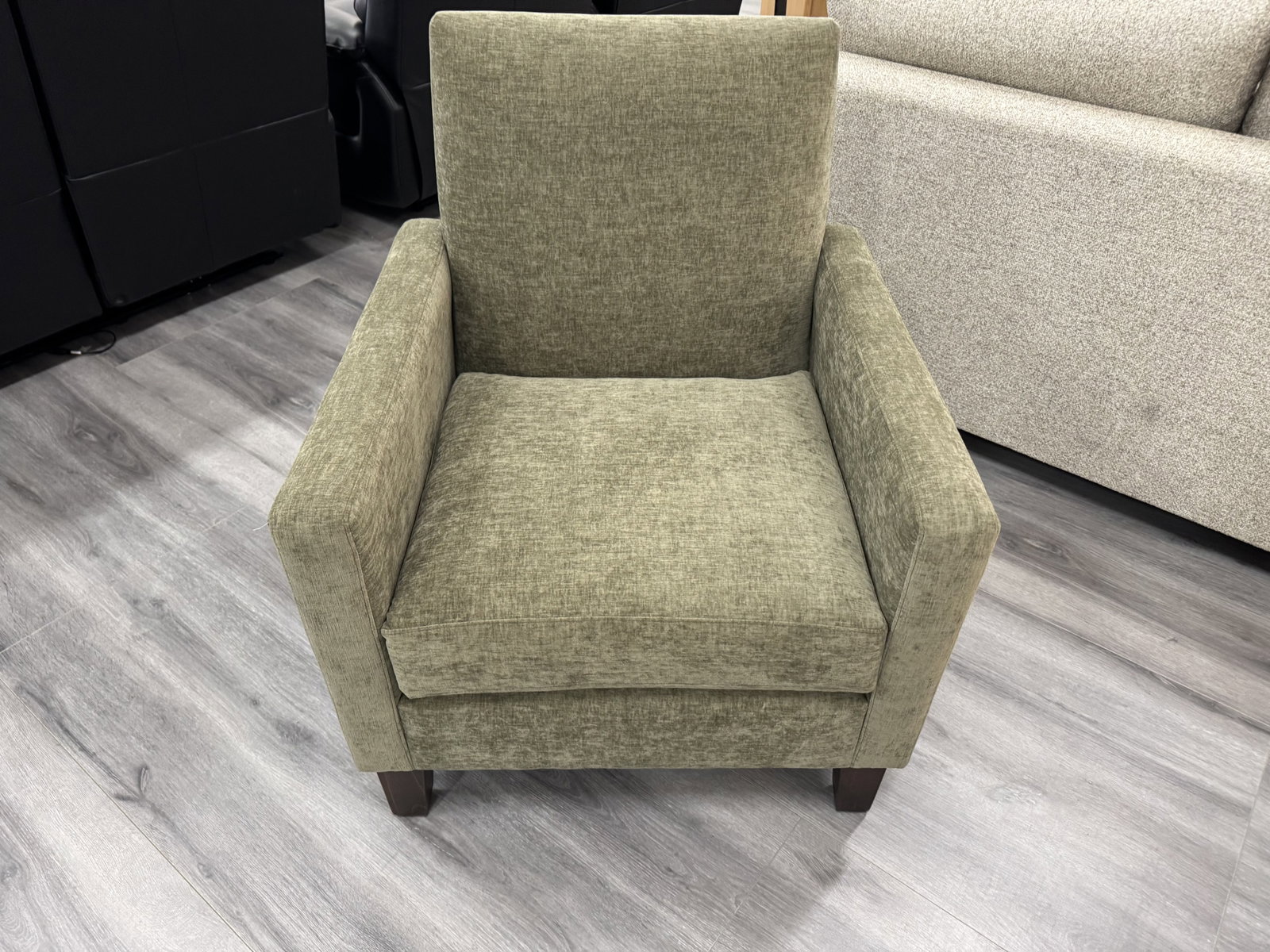 CLAREMONT ACCENT CHAIR	KHAKI 1