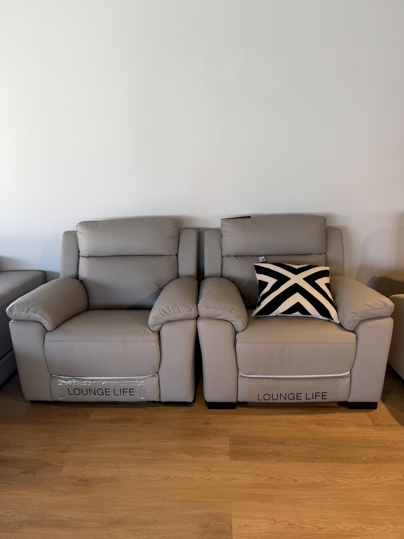 CARDIFF 2 X Recliner A/c (Light Grey Colour) 1