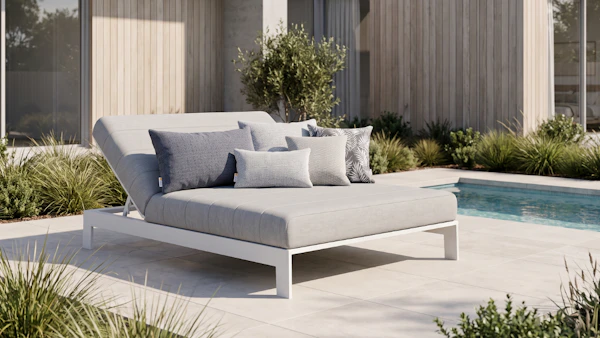 What Makes a Great Pool Sun Lounger?
