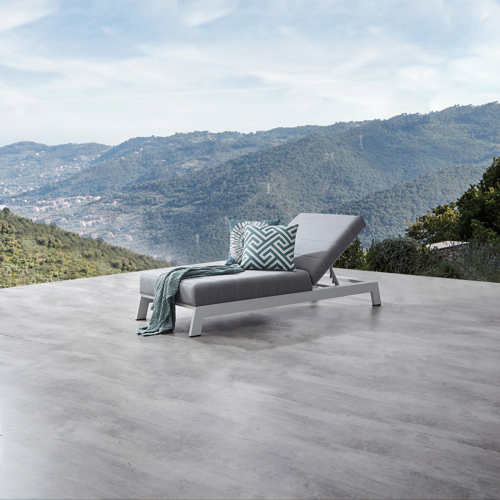 New Noosa White Outdoor Fabric Sun Lounge