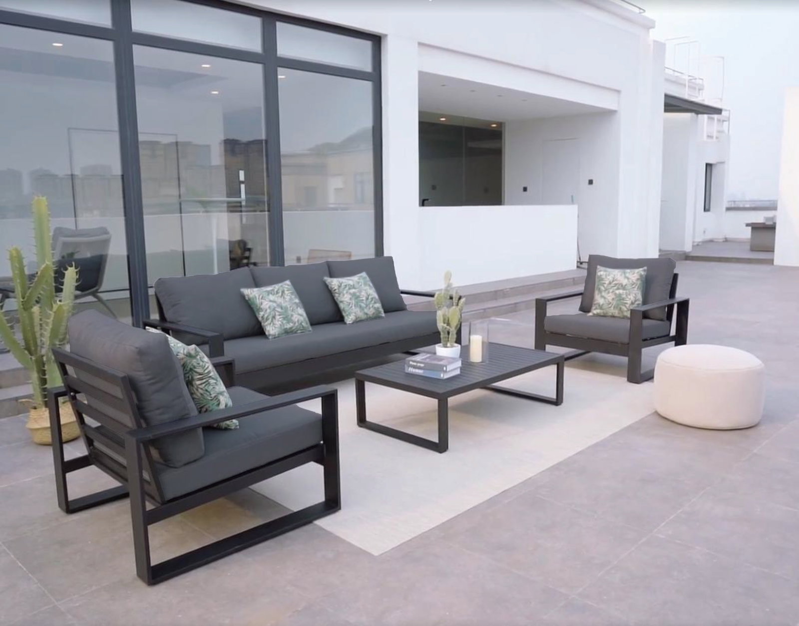 Curved Lounge